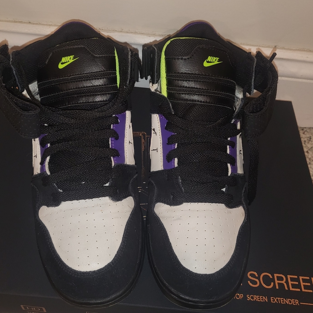 2012 Nike Hightop Sneaker